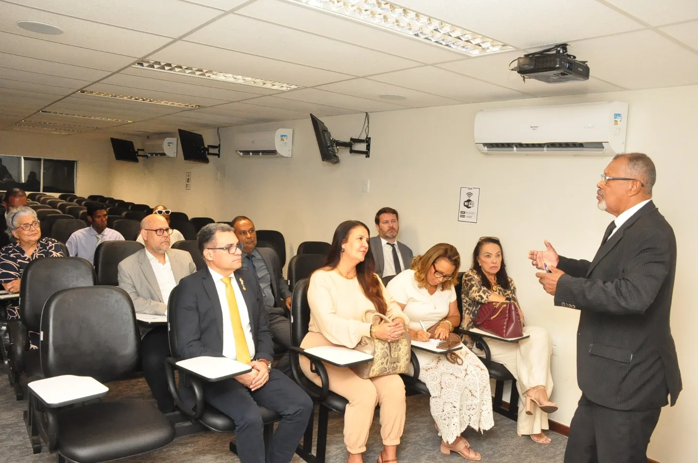 Pronunciamento diante dos participantes da solenidade de posse dos Departamentos Temáticos do IODDEB